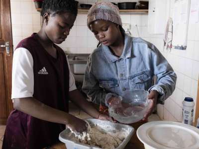 OMOMASxFXA baking bread web-3